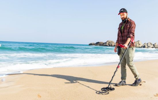 Explora y encuentra tesoros con un detector de metales