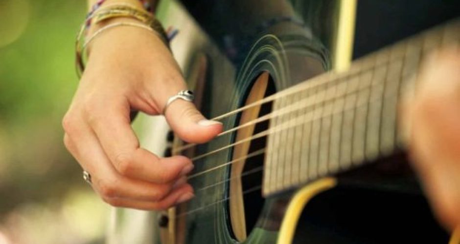 Learn to play guitar easily and efficiently with Simply Guitar